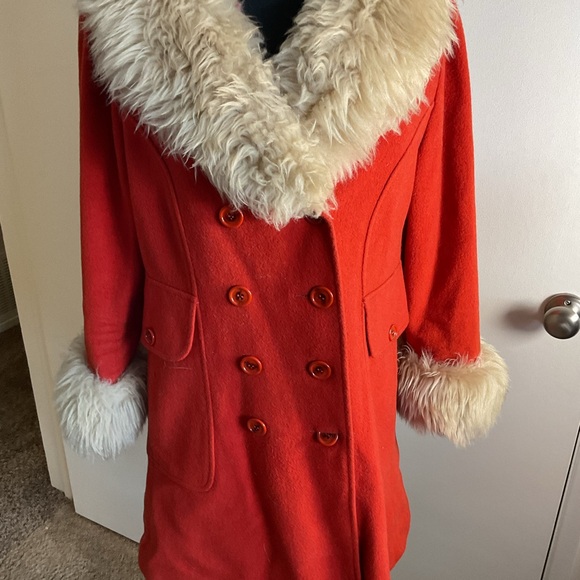 25. Vintage Retro 60s 70s Sears Red and Cream Pea Coat with Luxurious Fur Collar - Picture 3 of 16